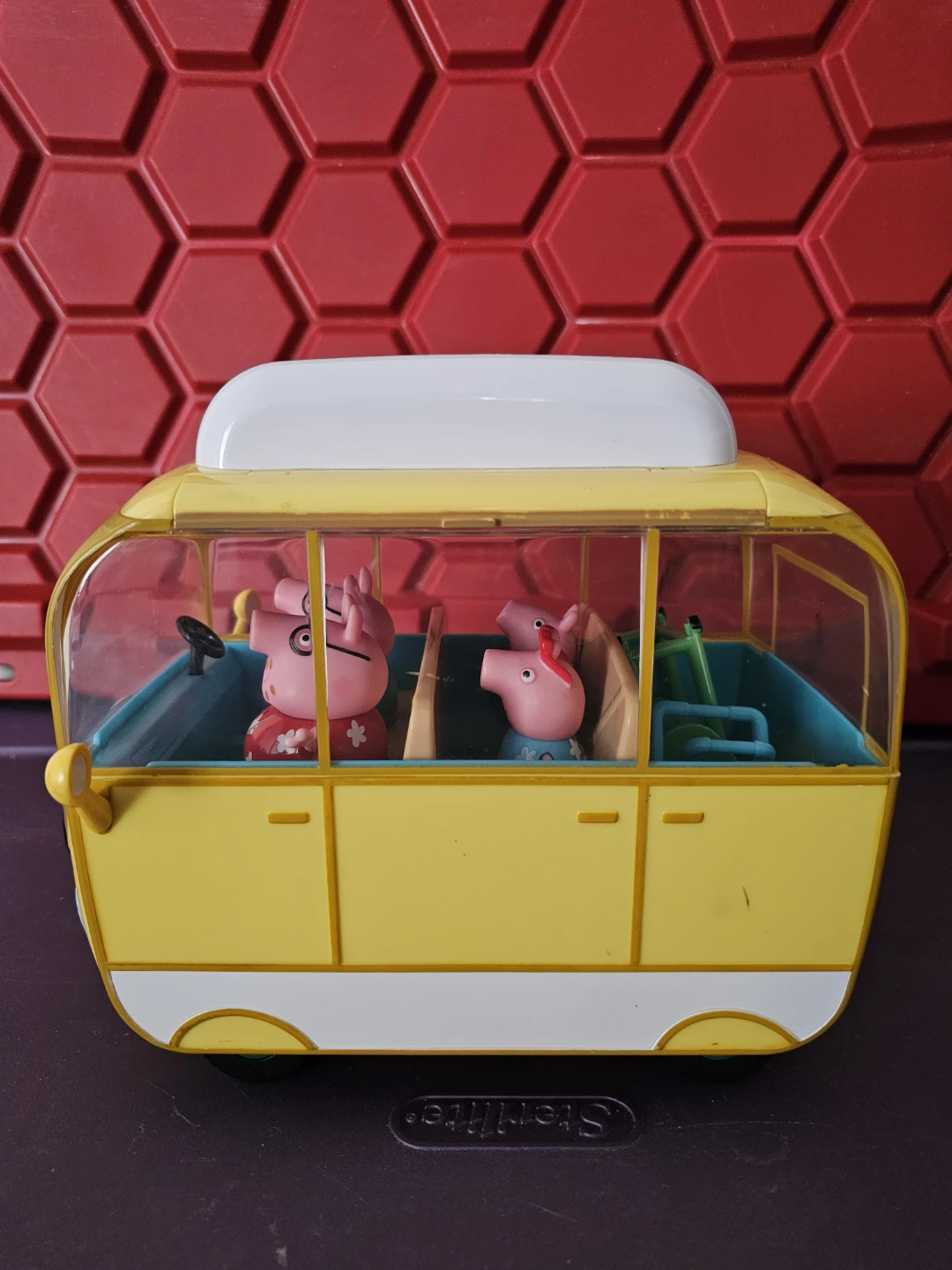 Peppa Pig Camper Van Playset with Figures and Accessories - photo 3