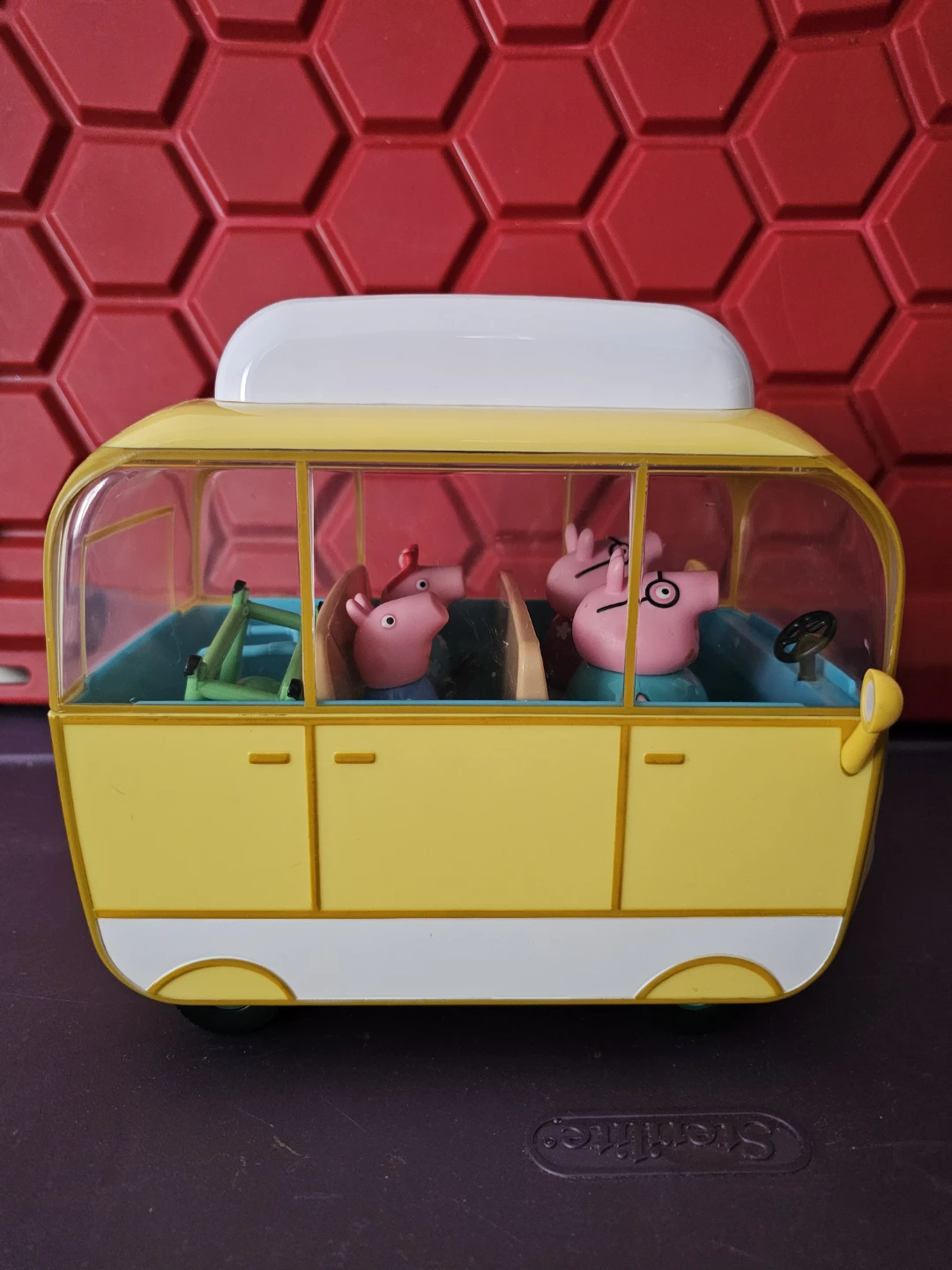 Peppa Pig Camper Van Playset with Figures and Accessories - photo 4