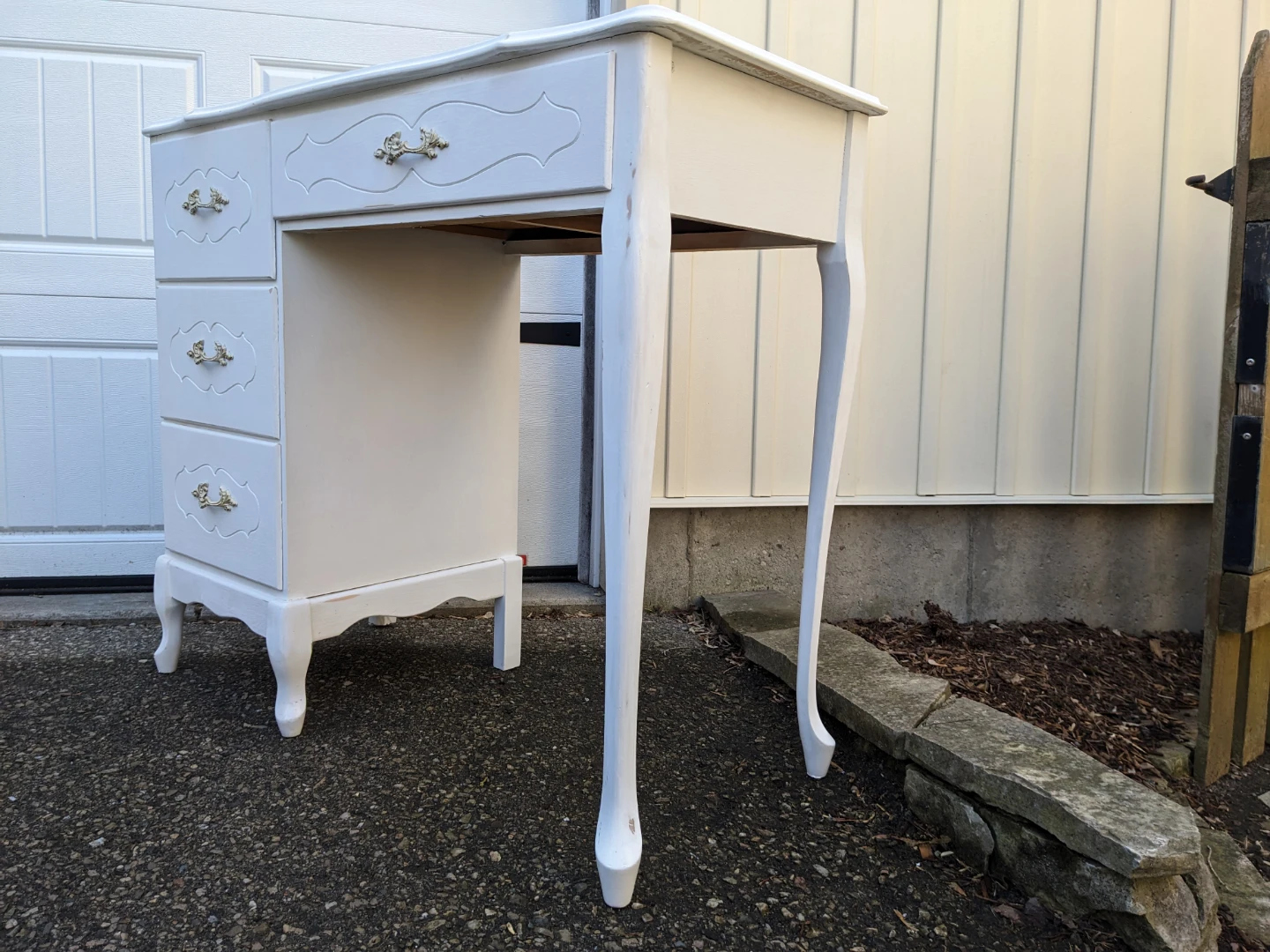 French Provincial Desk in Solid Wood - photo 2