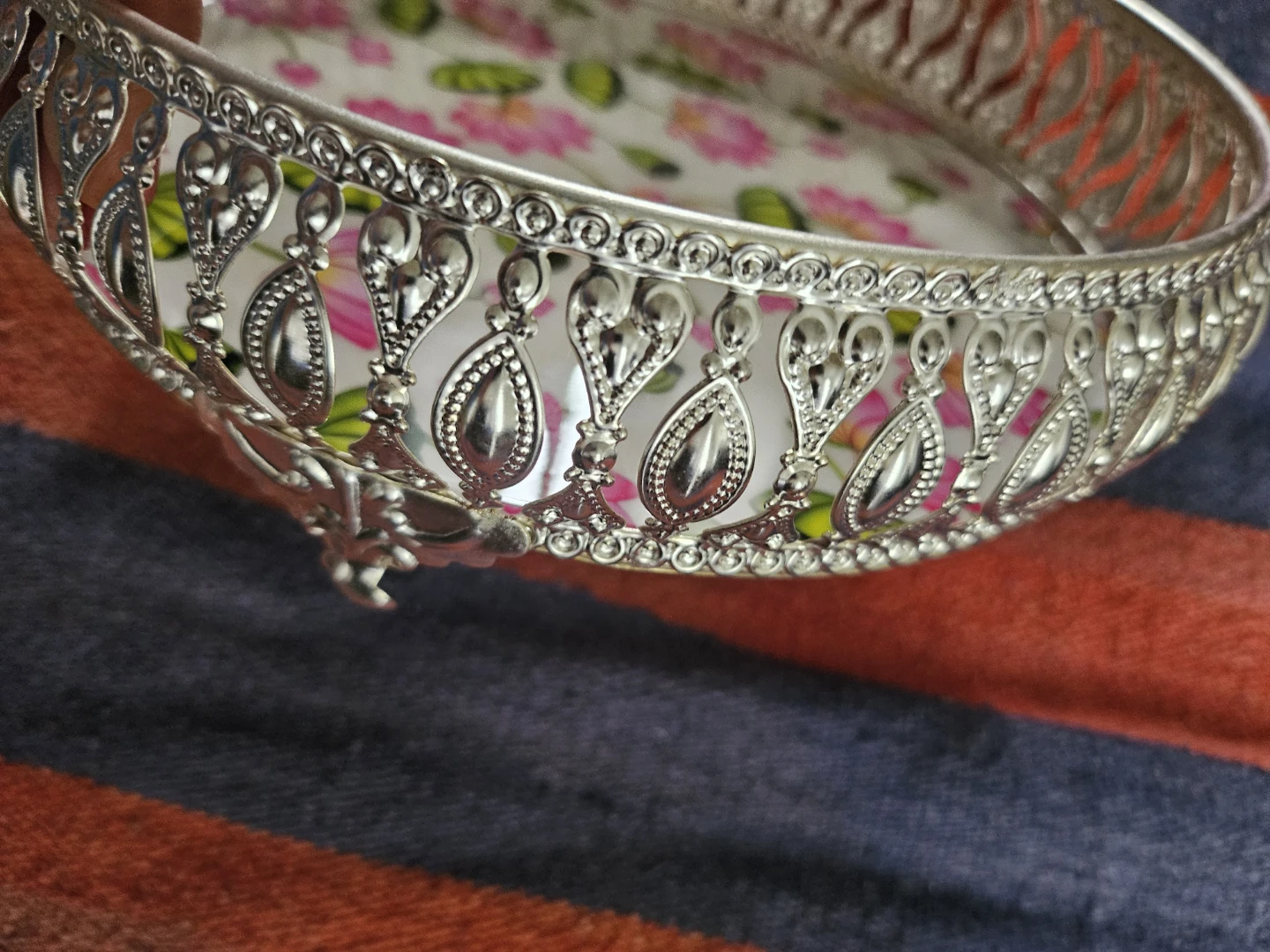 Decorative Silver Tray with Lotus Pattern - photo 3