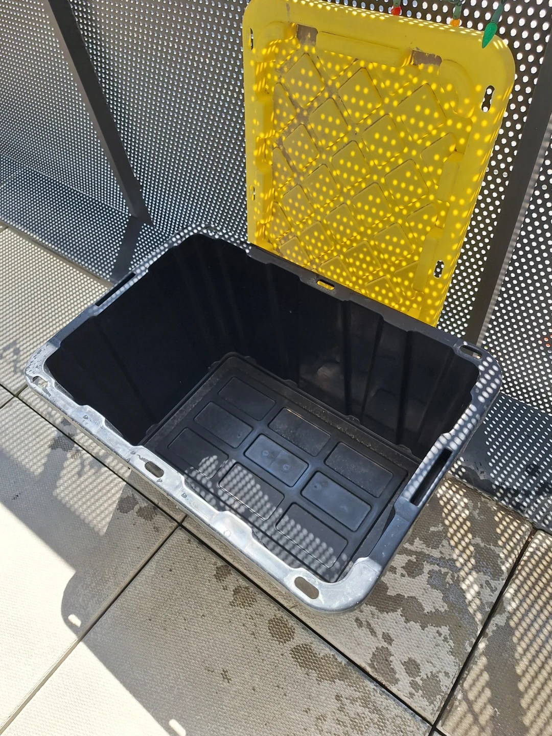 HDX Tough Tote 102 Litre Storage Bin with Lid