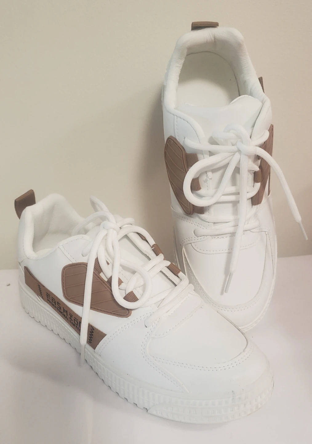 Brand new Women's Fashion Leather Fashion Sneakers