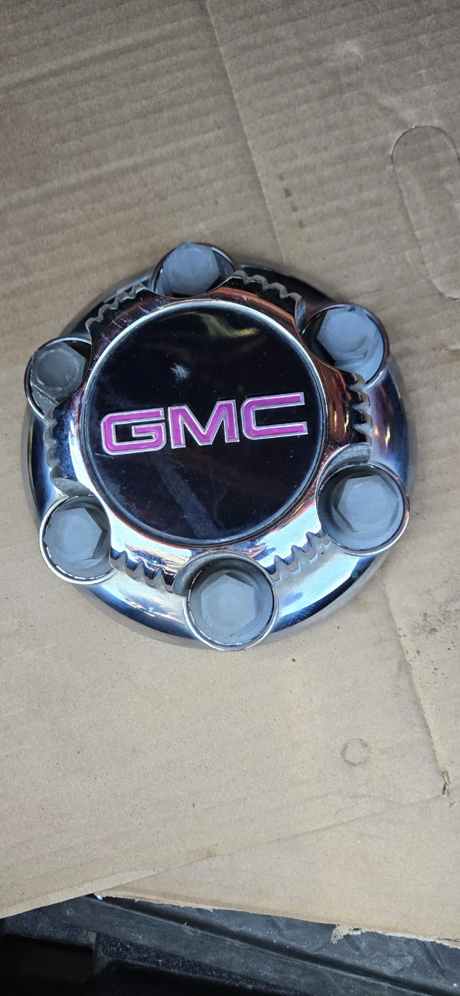 GMC Chrome Hubcap