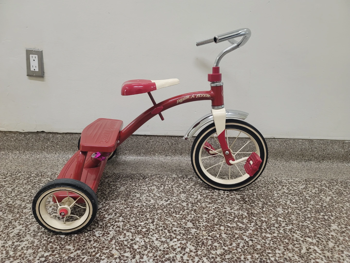 RADIO FLYER - Classic red dual neck tricycle - Limited edition.