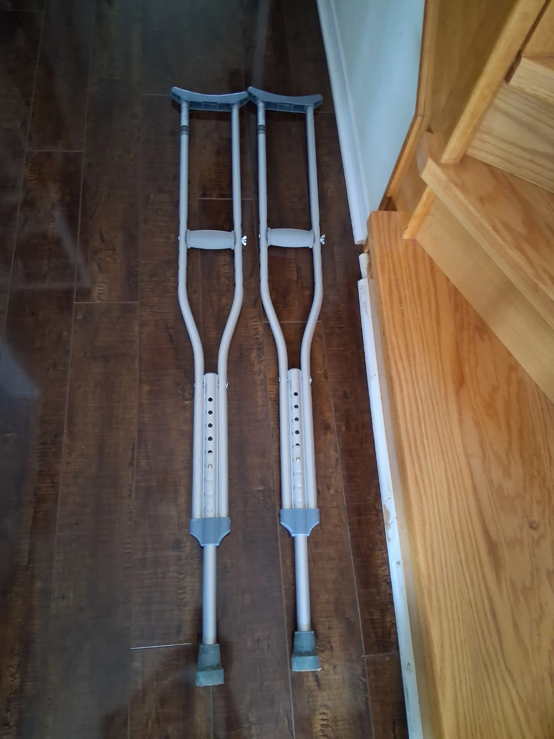 Argo Adult Crutches Medium adjustable height
