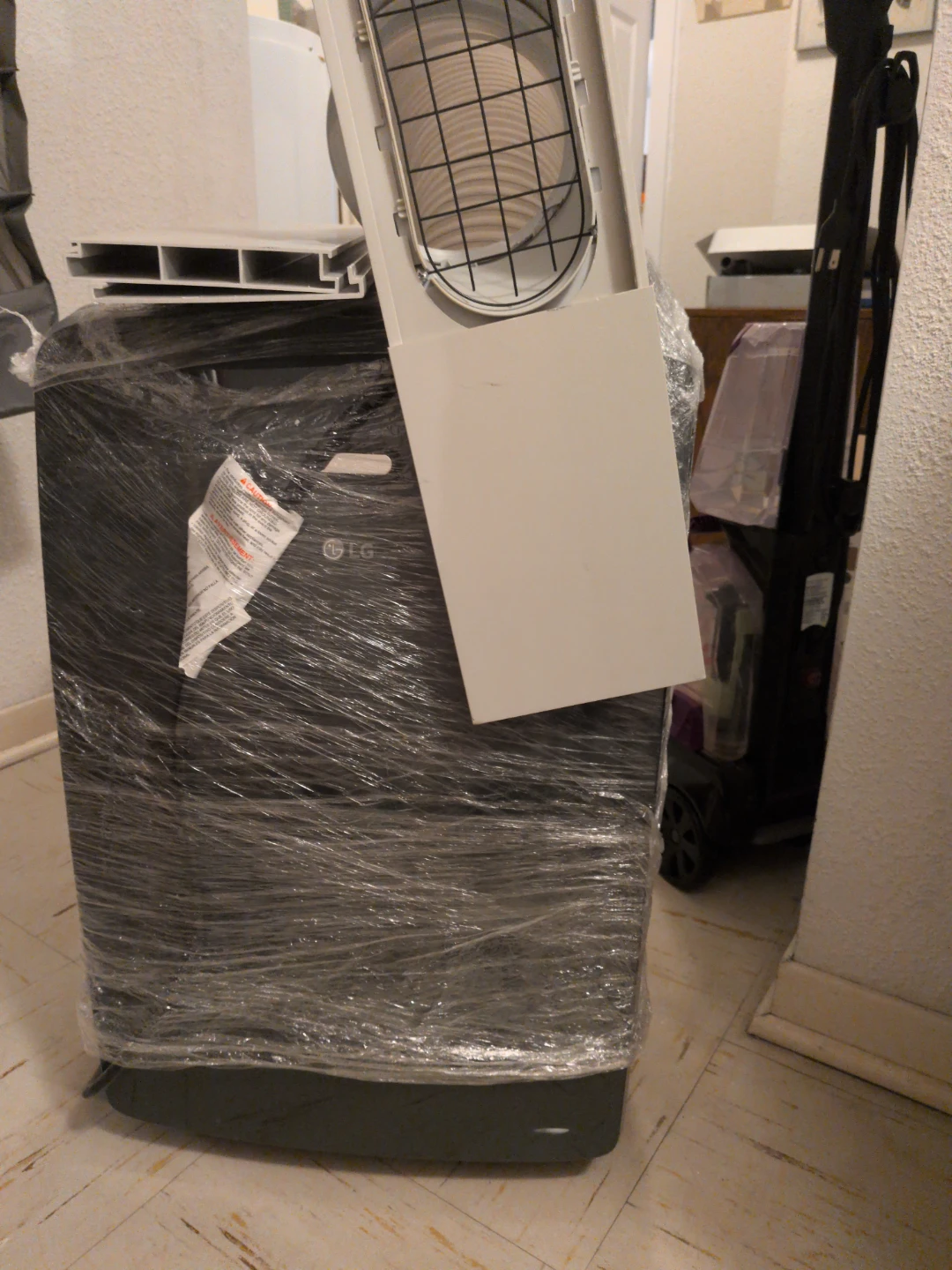 LG Portable Air Conditioner - photo 2