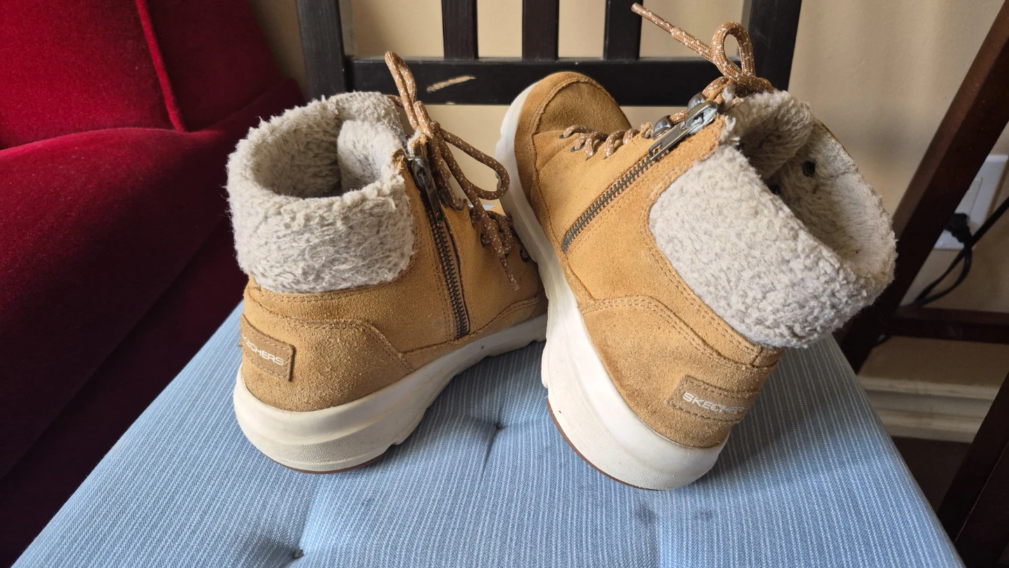 Skechers Women's Fur Lined Boots Size 6.5