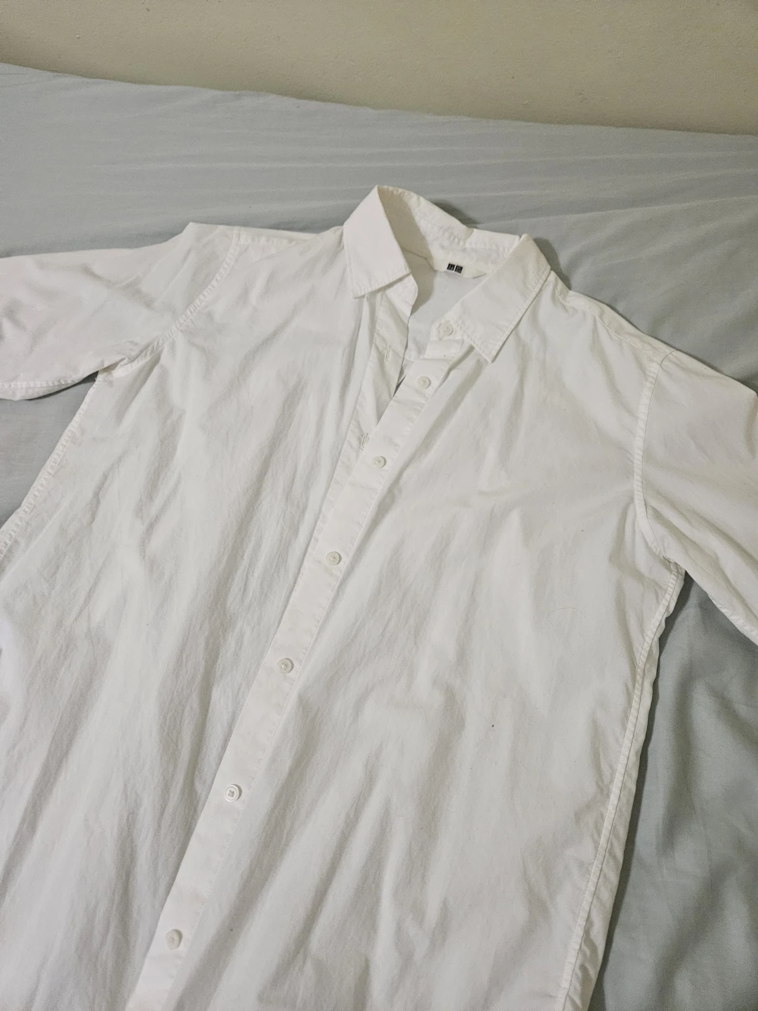 UNIQLO White Button-Up Shirt - photo 2