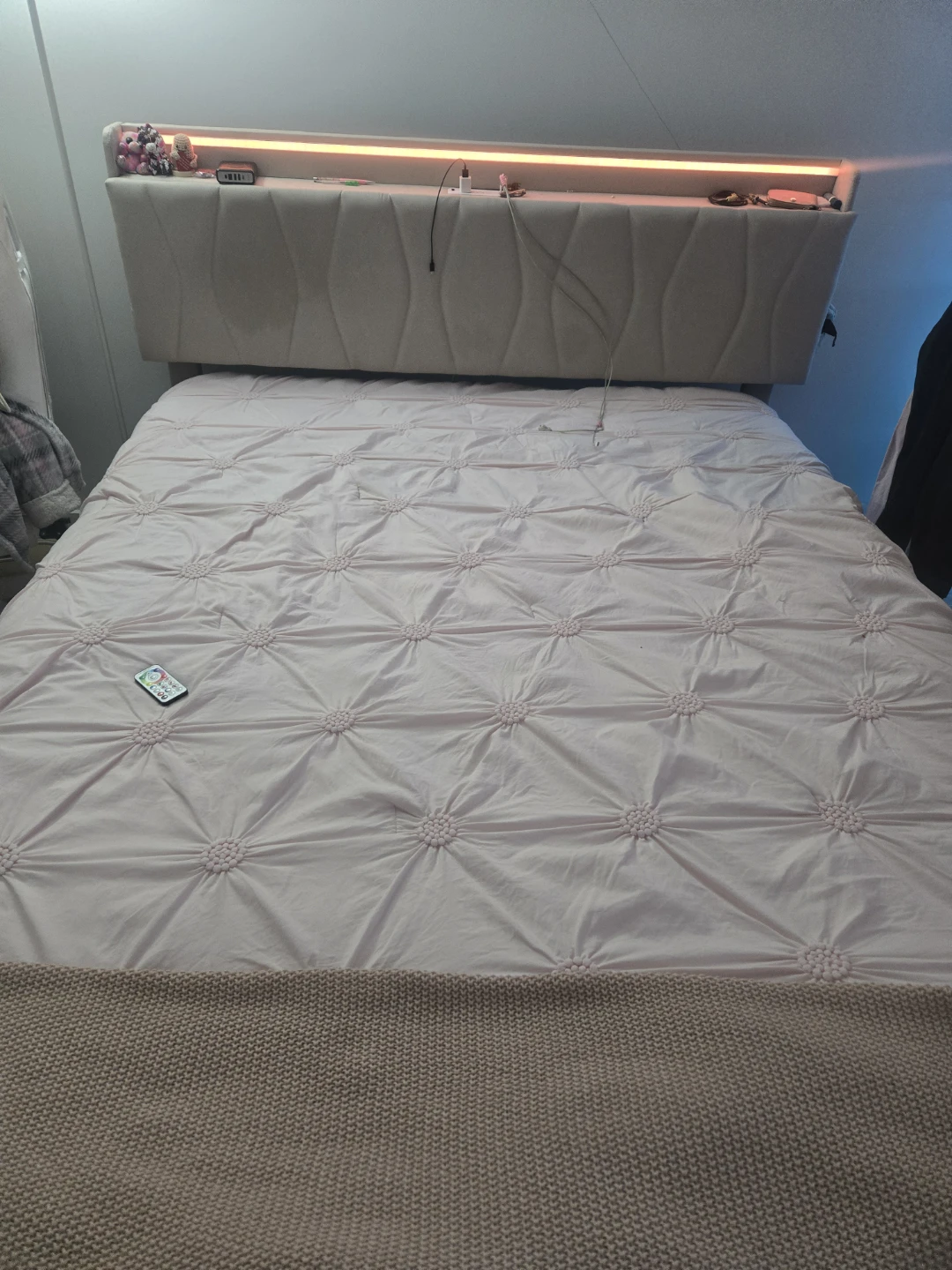 Queen size bed with (mattress for free) Very neat and tidy