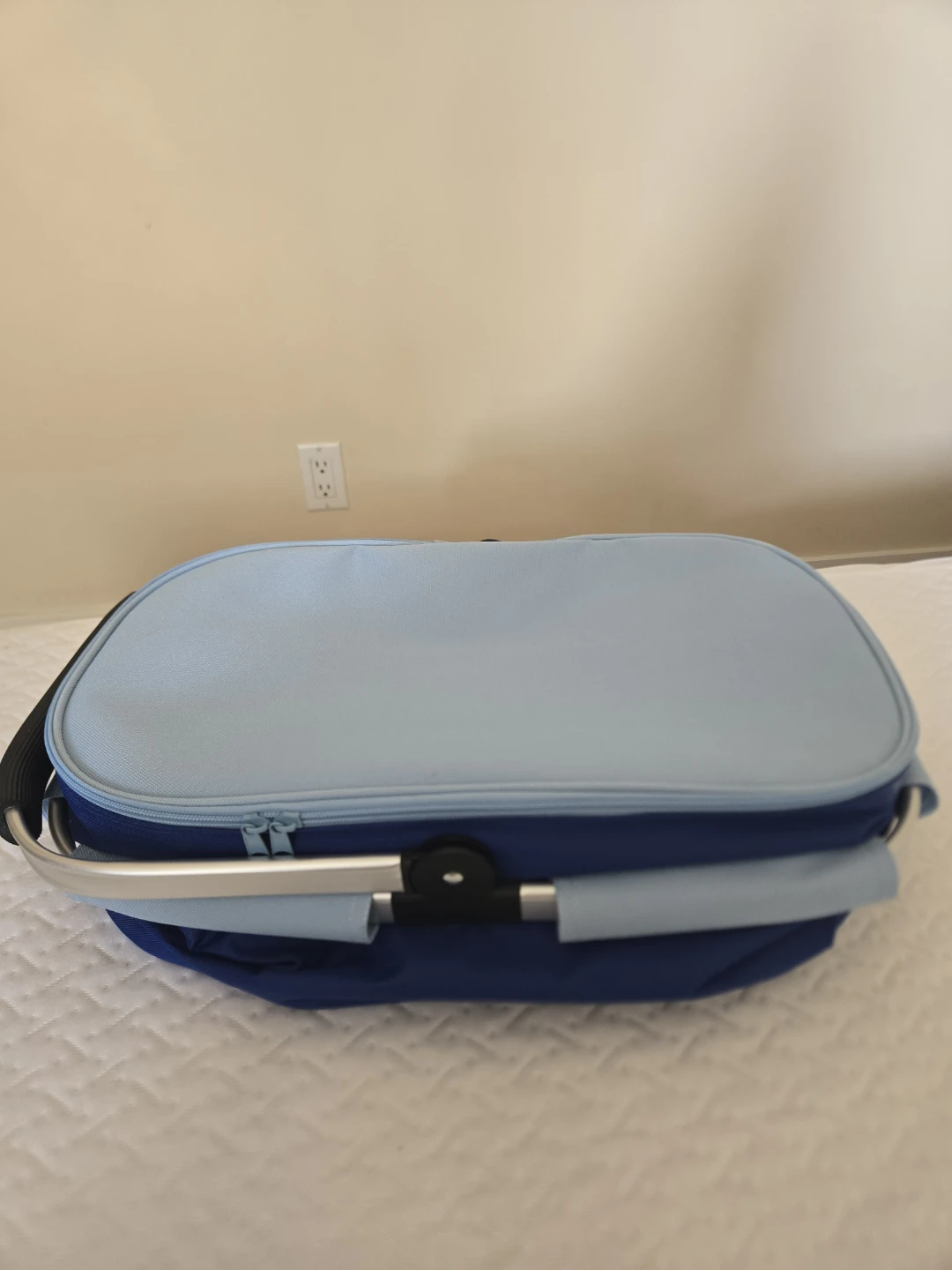 Blue Insulated Picnic Basket with Folding Handle - photo 2