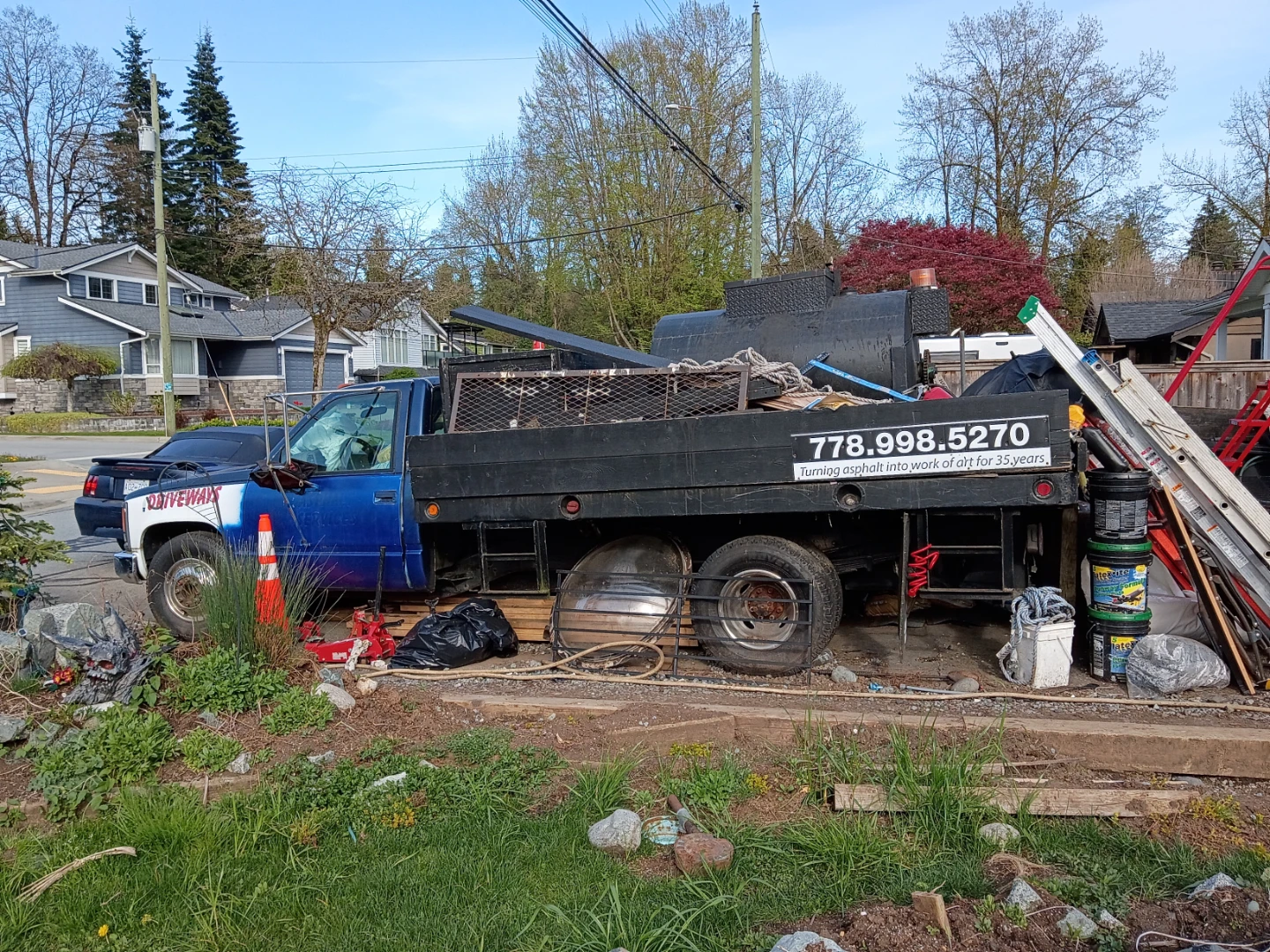 Driveways service truck for sealing driveways