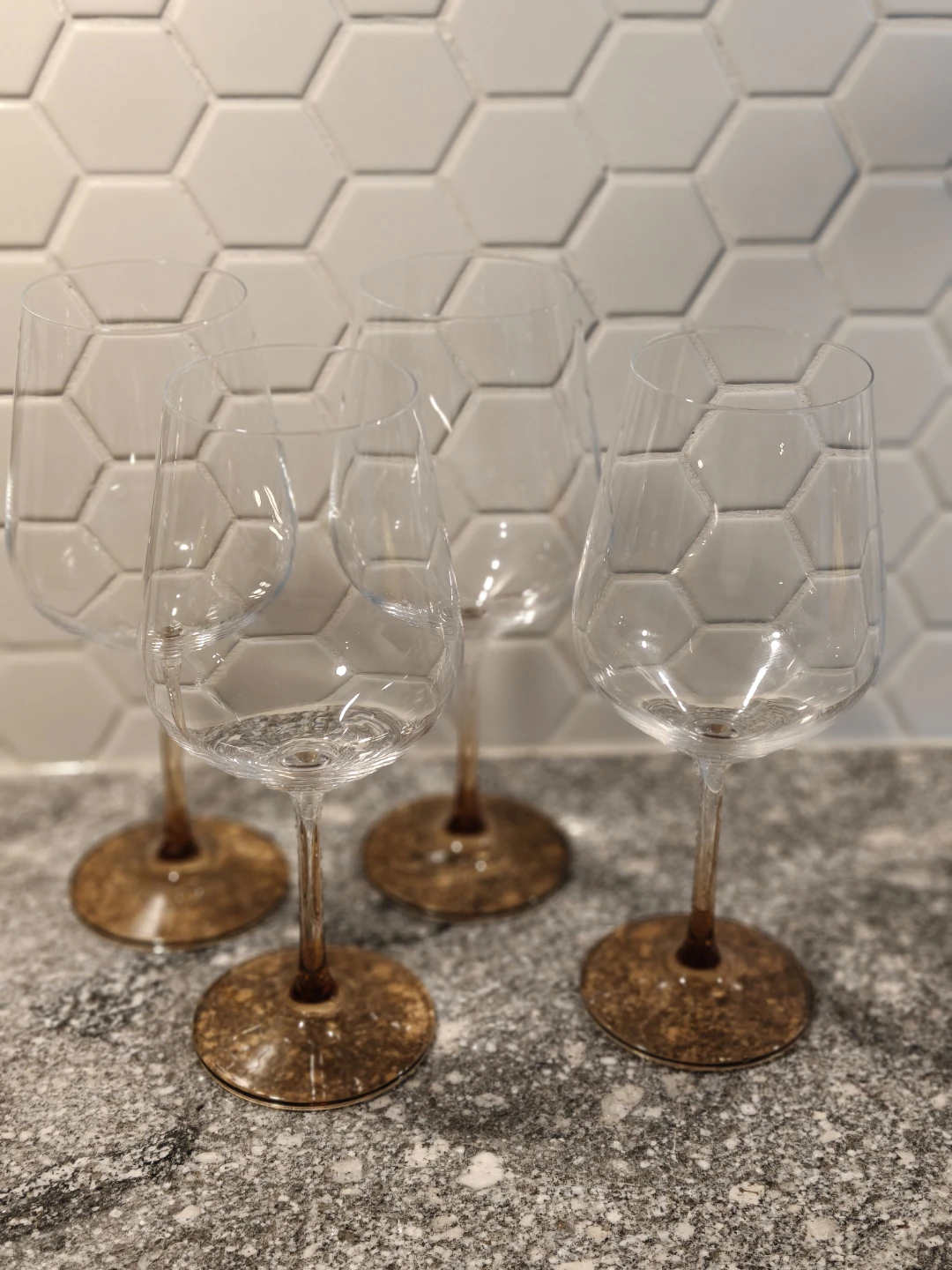 Mikasa Ombre Set of 4 Wine Glasses with Amber Bases (new) - photo 3