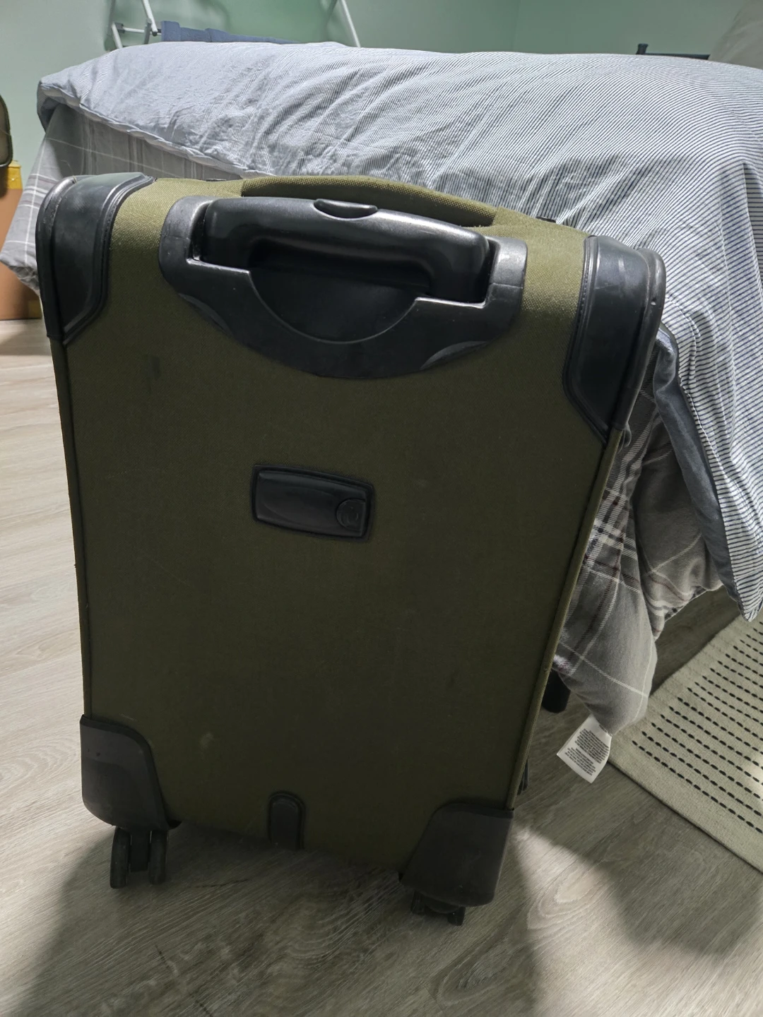 Free Green  Suitcase - photo 2