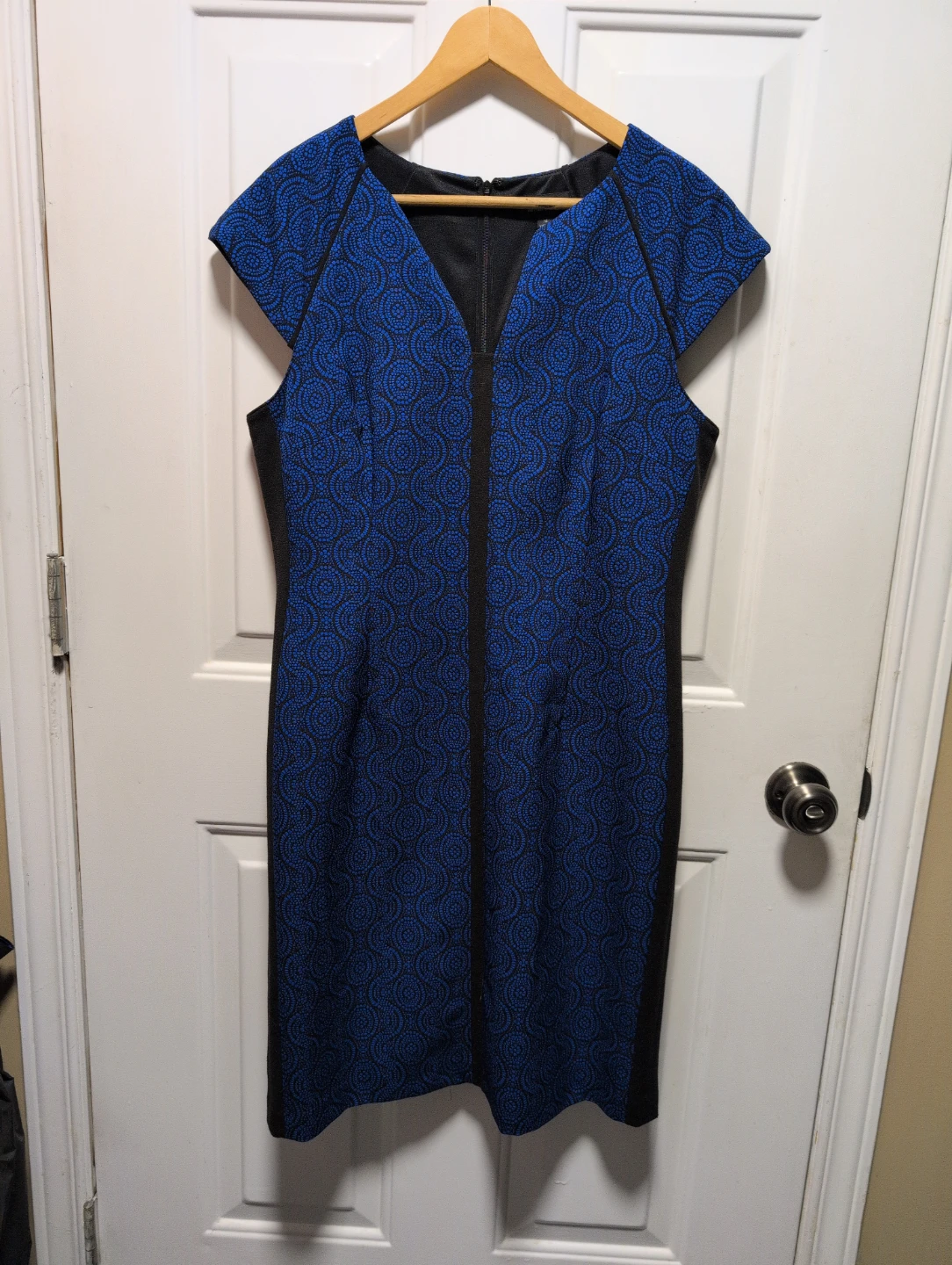 Tahari Arthur S. Levine Blue Patterned Sheath Dress Size 12