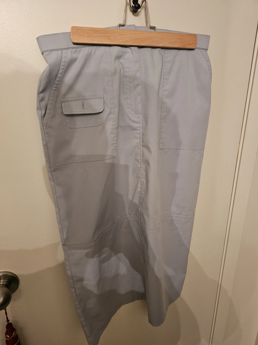 Essentials by KORETTO Women's Size 10 Grey Skirt