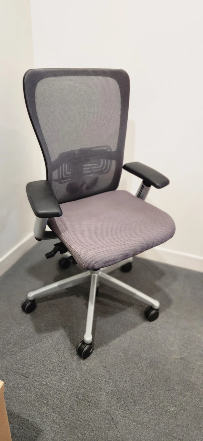 (6) CHAIRS ..Mesh Back Office Chair with Adjustable Arms - photo 2