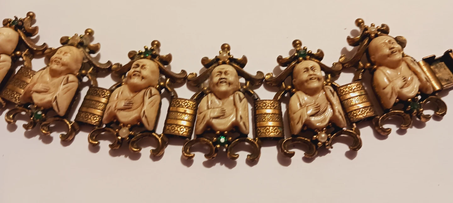 Absolutely Gorgeous Carved Chinese Buddha Bracelet - photo 3