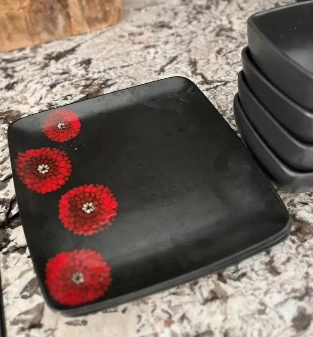 Set of 4 Black Square Plates with Red Flower Design - photo 3