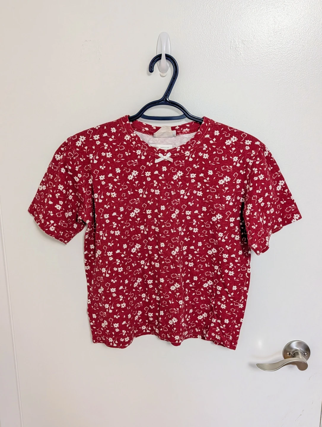 Northern Getaway Red Floral T-Shirt - Youth Size 14