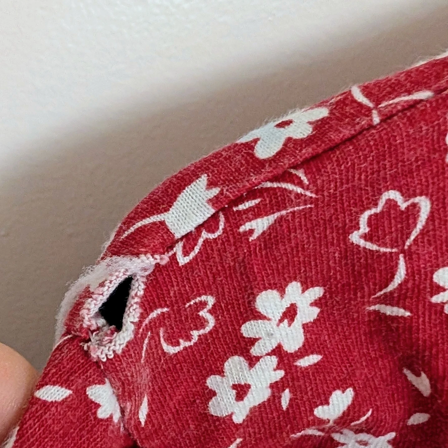 Northern Getaway Red Floral T-Shirt - Youth Size 14 - photo 2