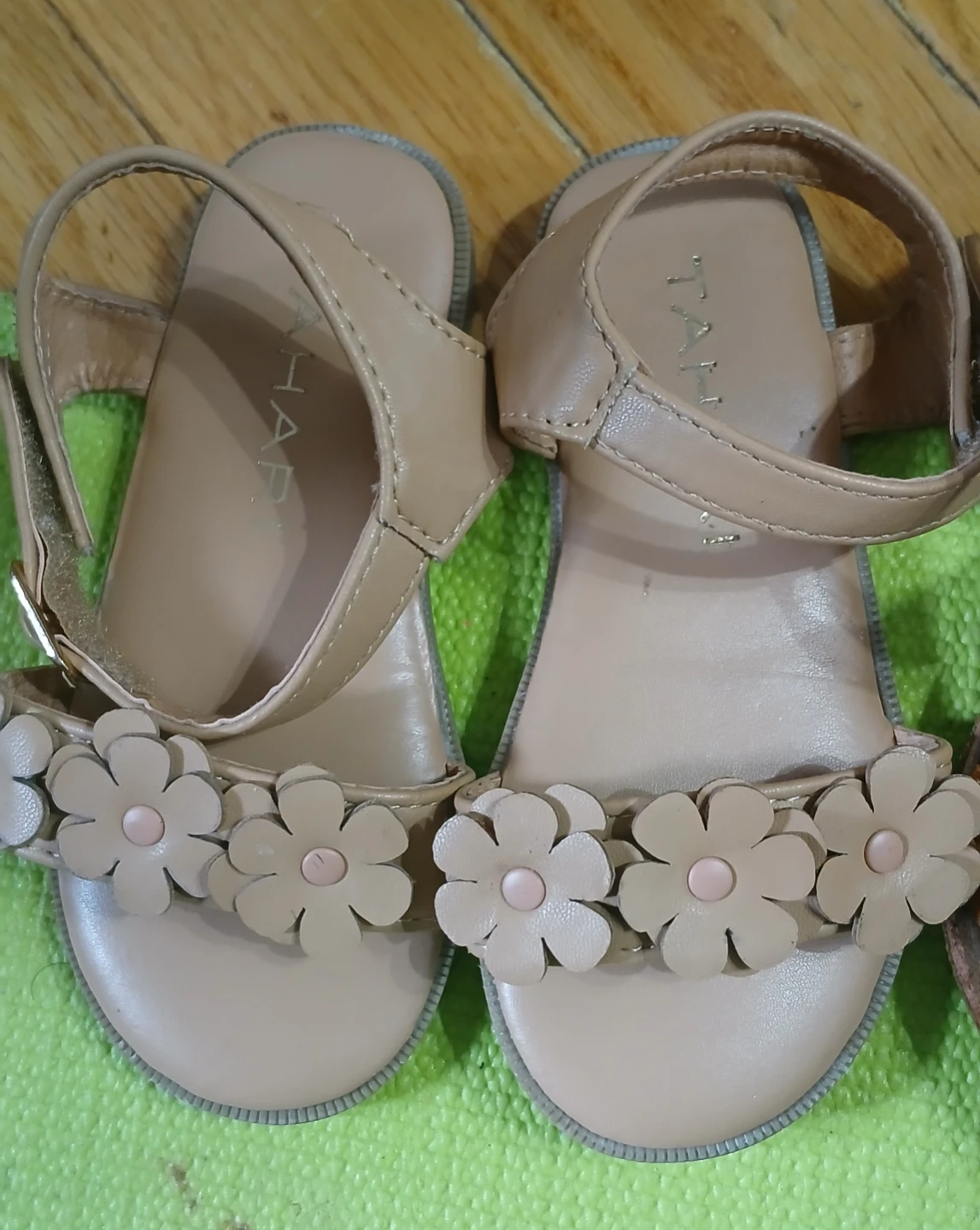 White GINIFINE Sandals with Flower Embellishments - photo 2