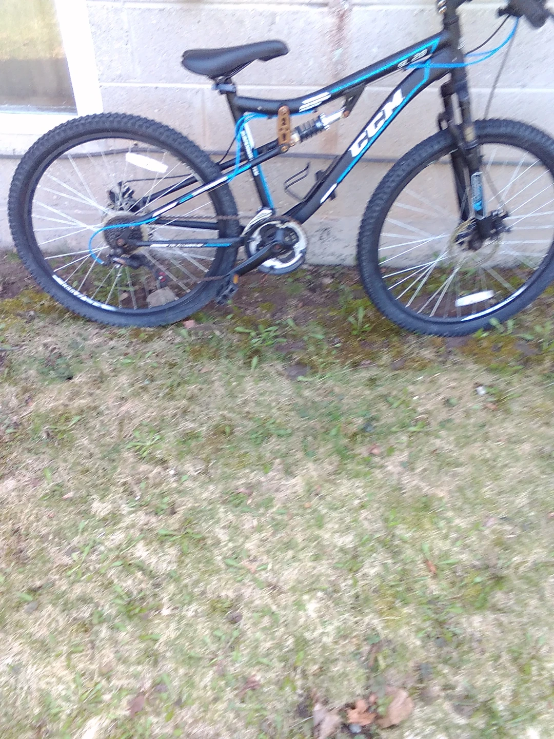 BICYCLE. CCM. 21 Gear. RACE INSPIRED. SHIMANO EQUIPPED. - photo 2