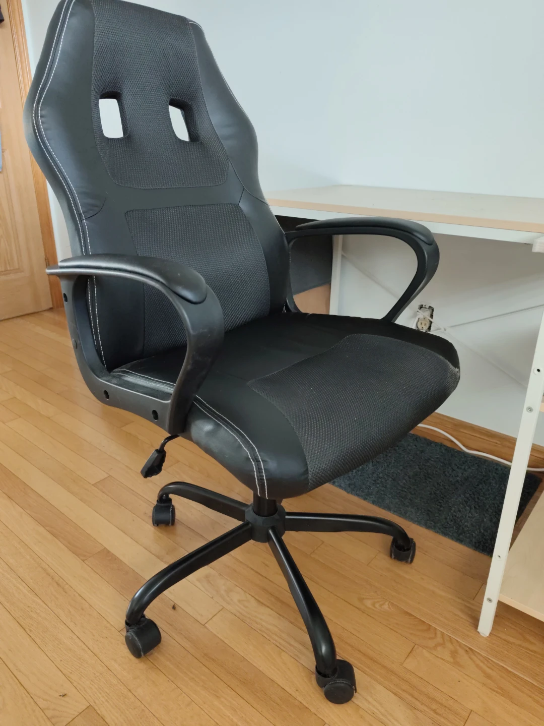 Gaming Chair with Desk Integrated Power - photo 2