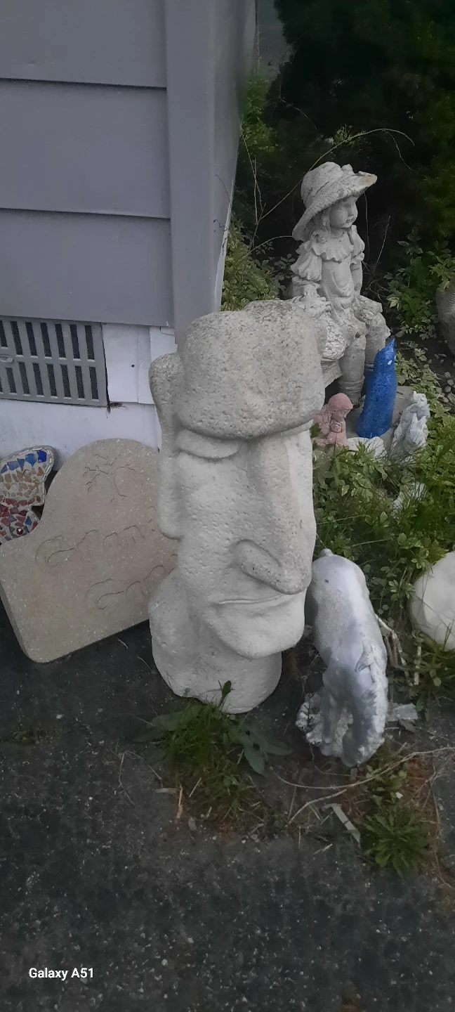 Stone Garden Statue - Moai Head
