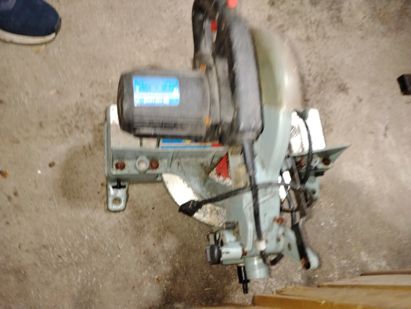 Delta Compound Miter Saw - photo 3