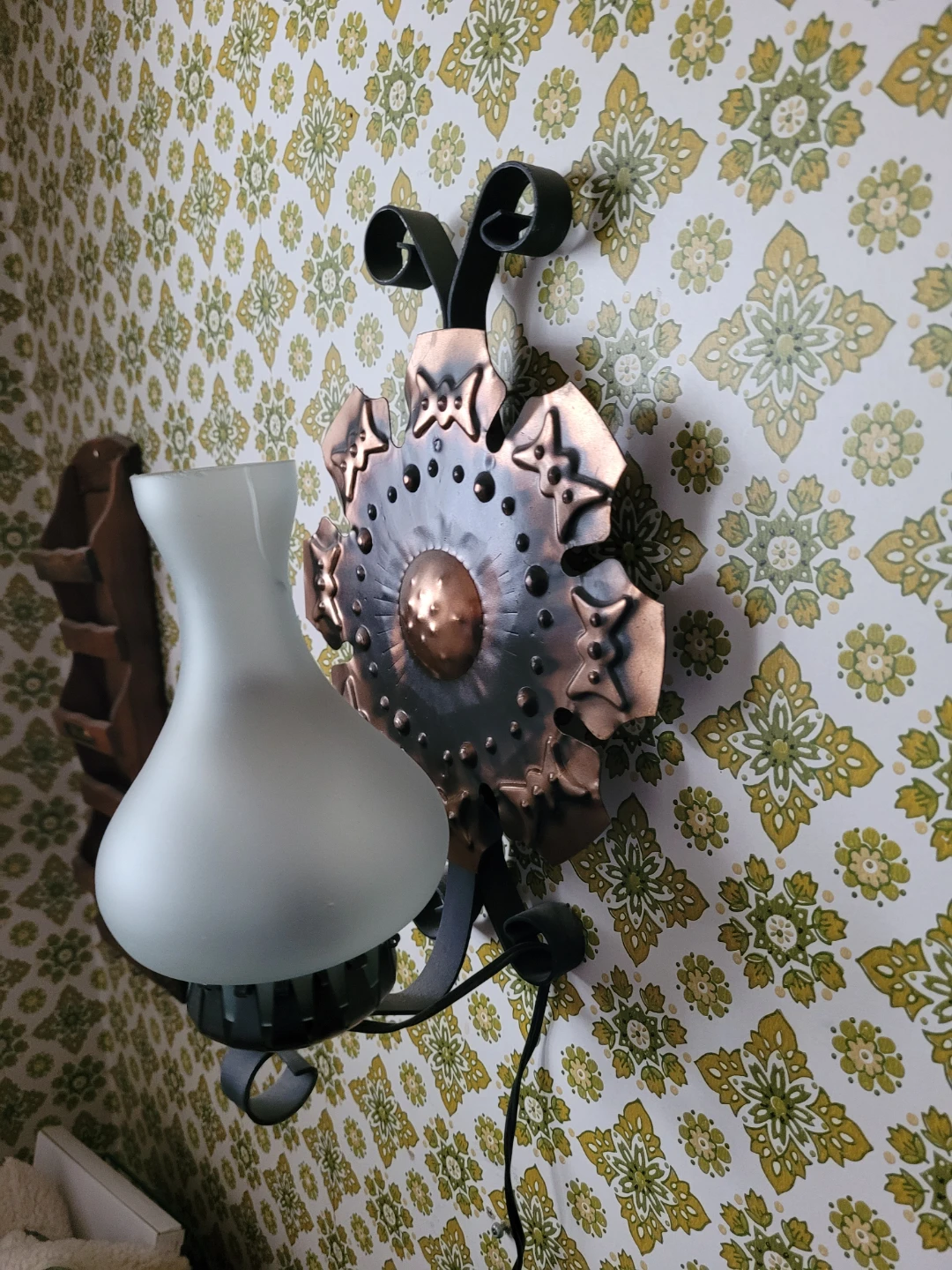 Vintage Copper Floral Wall Sconce Lamp with Frosted Glass Shade - photo 2