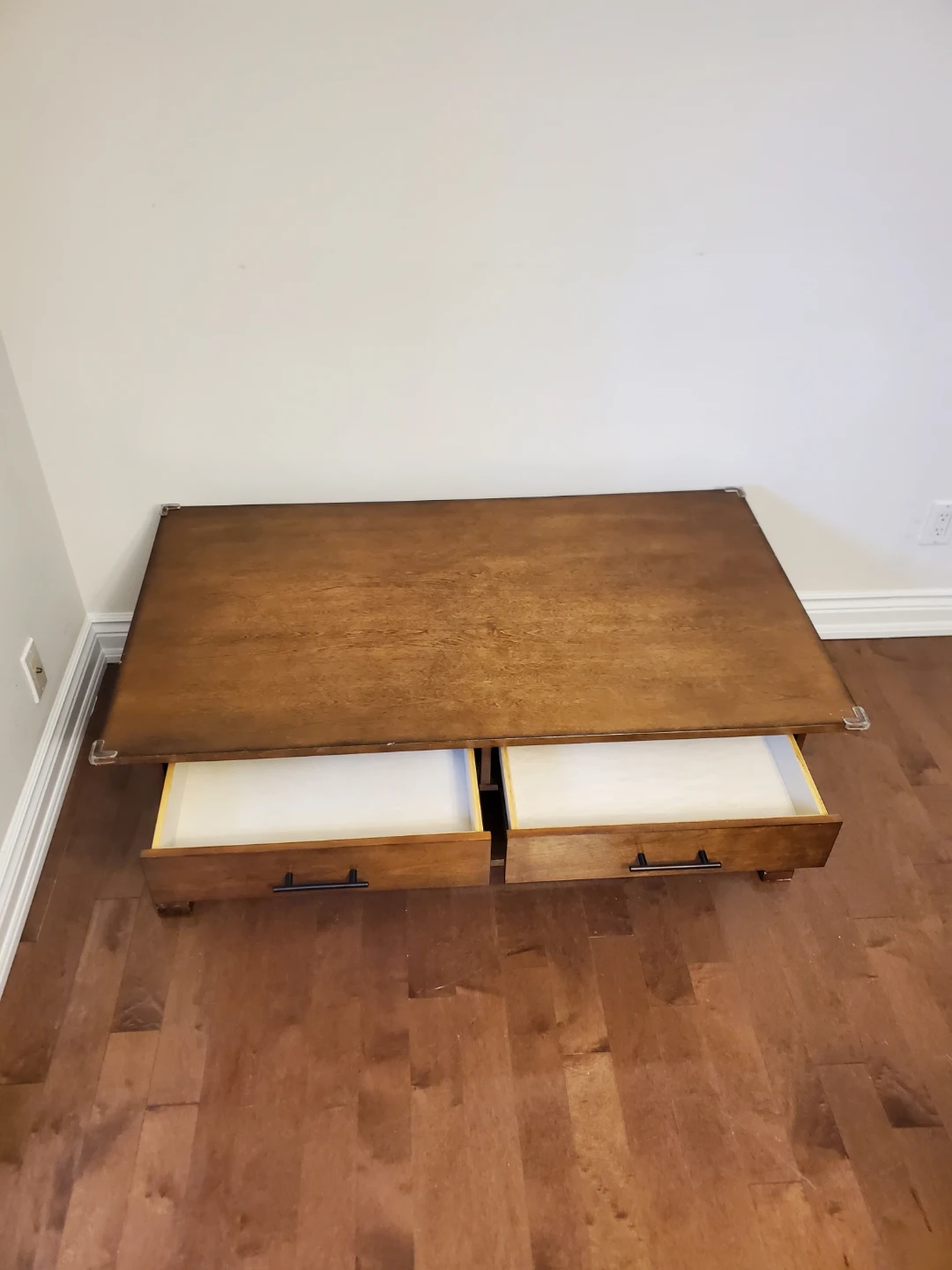 Wooden coffee table with 2 drawers - photo 4