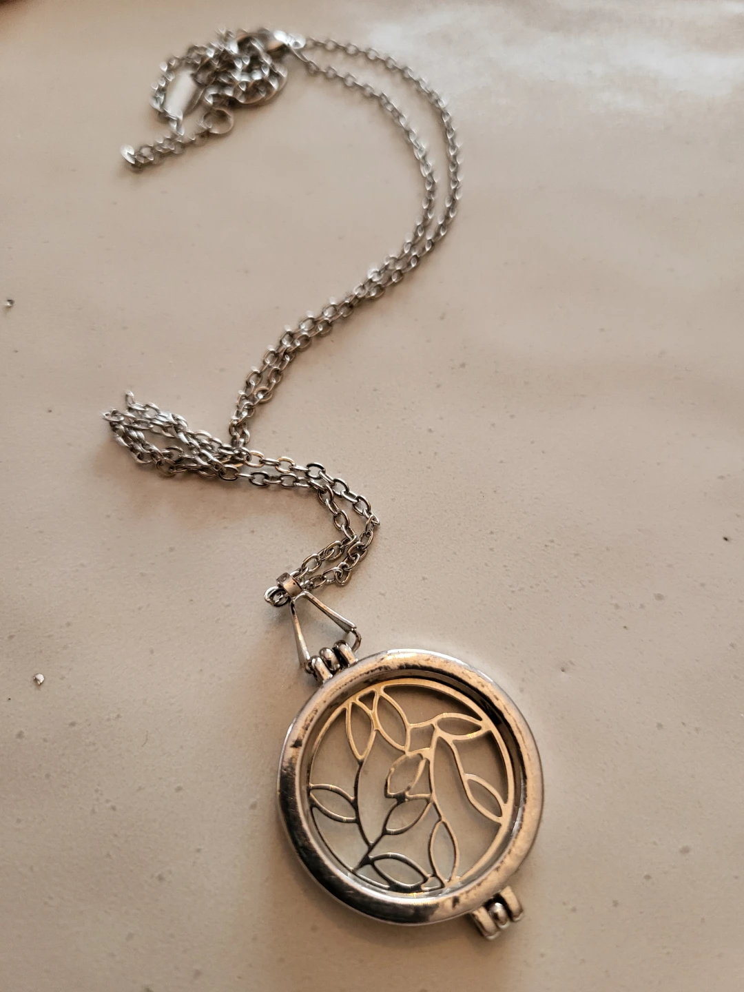 Silver Tone Leaf Design Locket Necklace