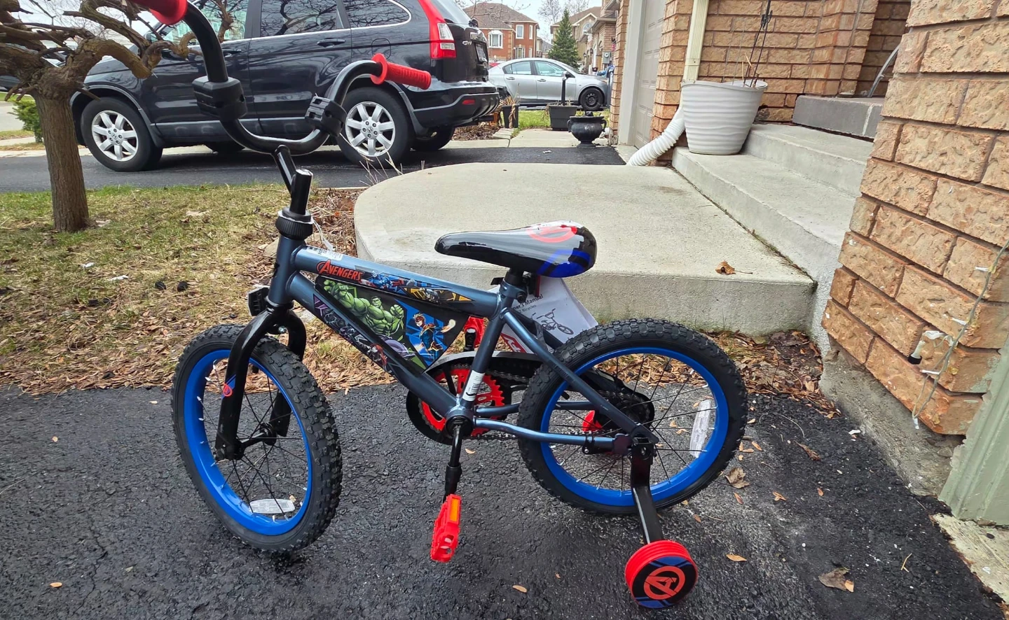 16-inch Avengers Kids Bicycle with Training Wheels - photo 3