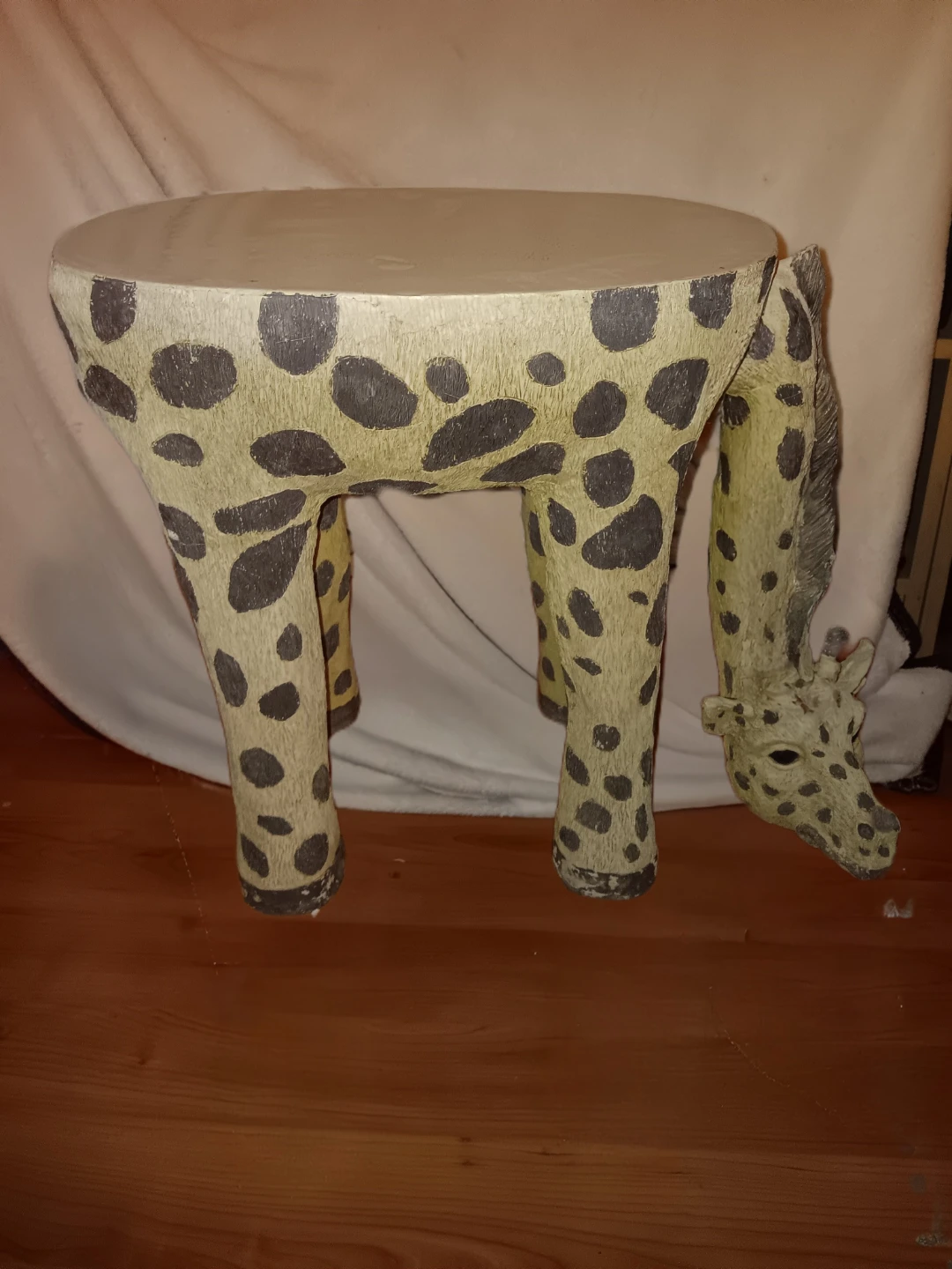 Giraffe accent table