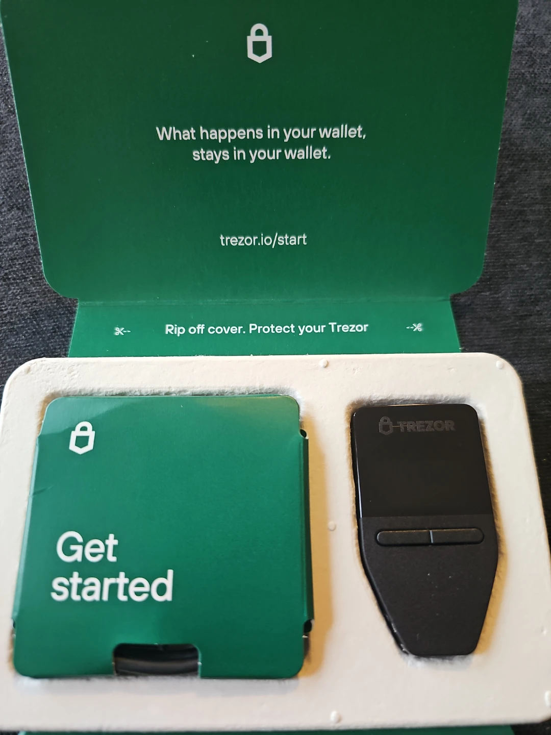 Trezor Safe 3 - photo 2
