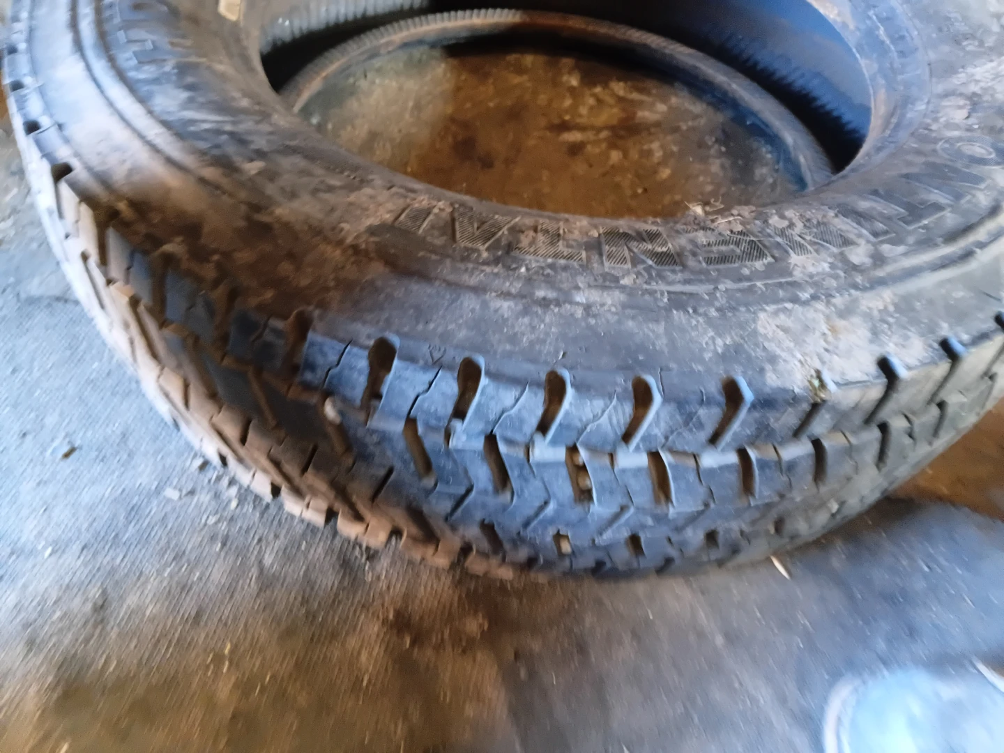 2 Continental HDR Tire 225/70R19.5