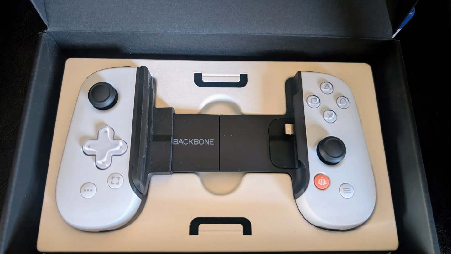 Backbone PlayStation Edition Controller for iPhone - photo 3