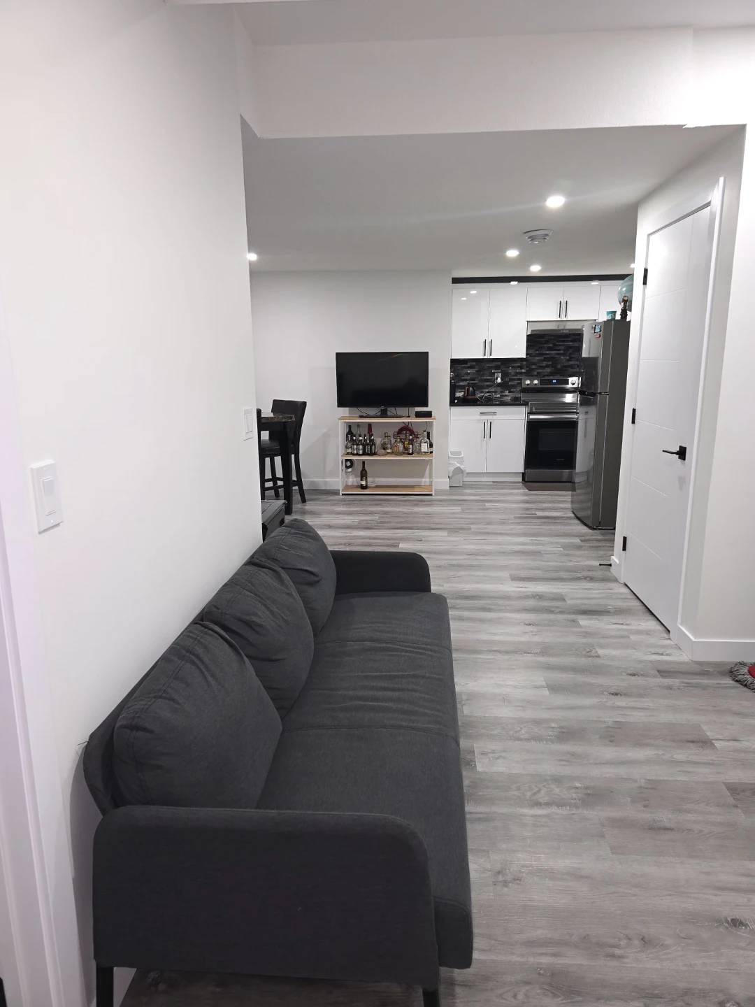 Private room for rent (ready to move may 1) - photo 3