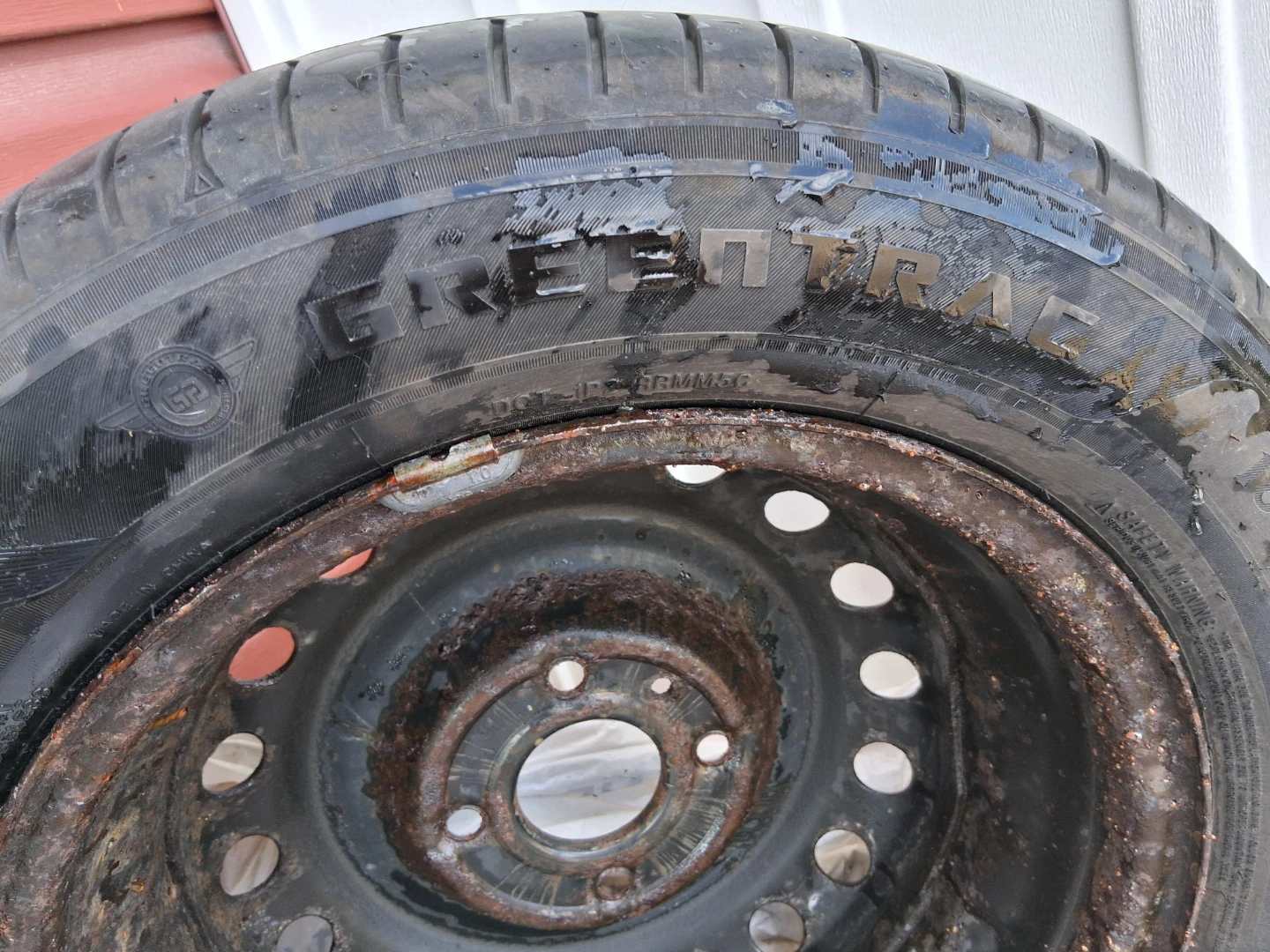 Like new All season Tires with Rim 185/65R15 92H - photo 3