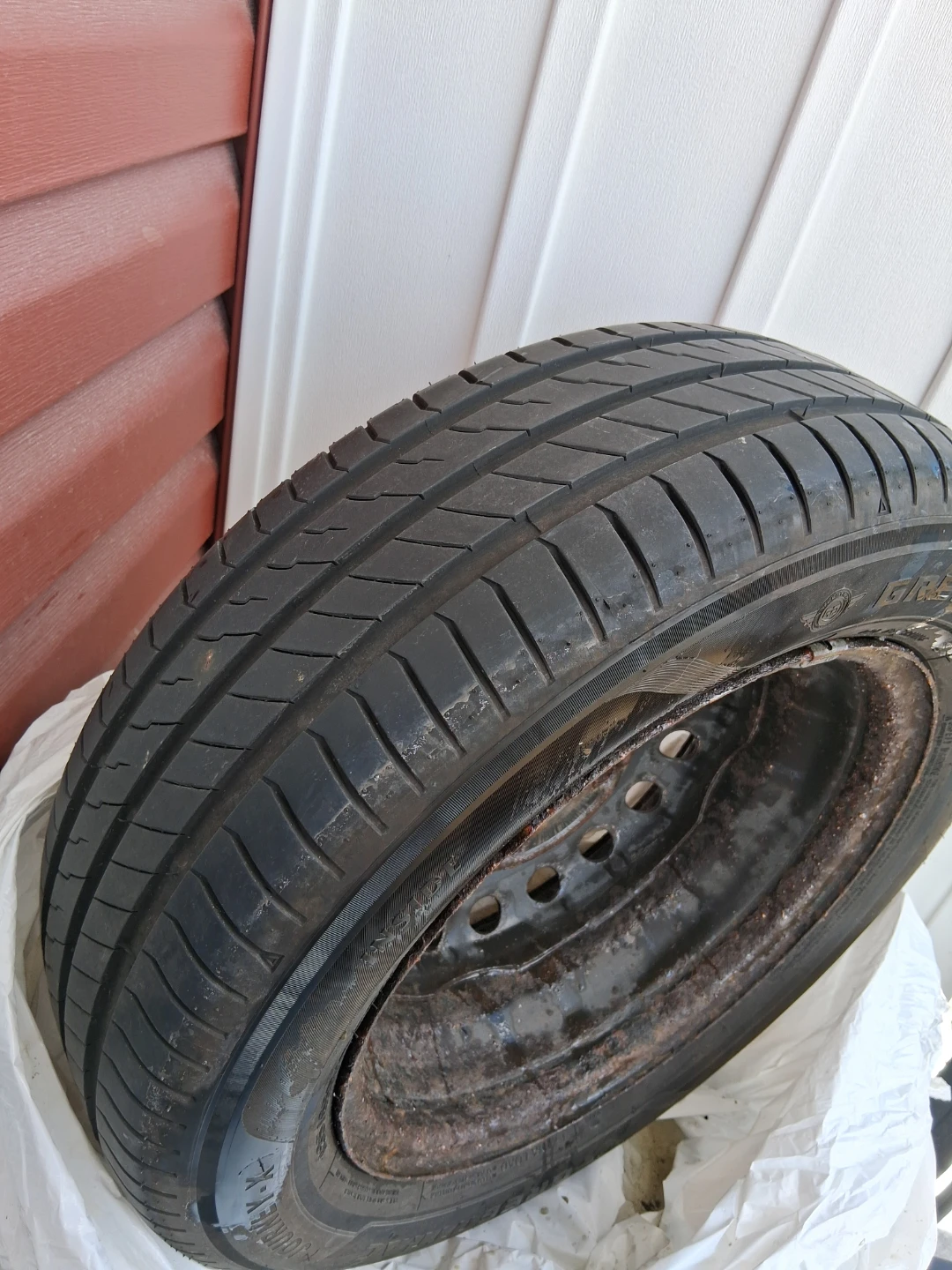 Like new All season Tires with Rim 185/65R15 92H - photo 5