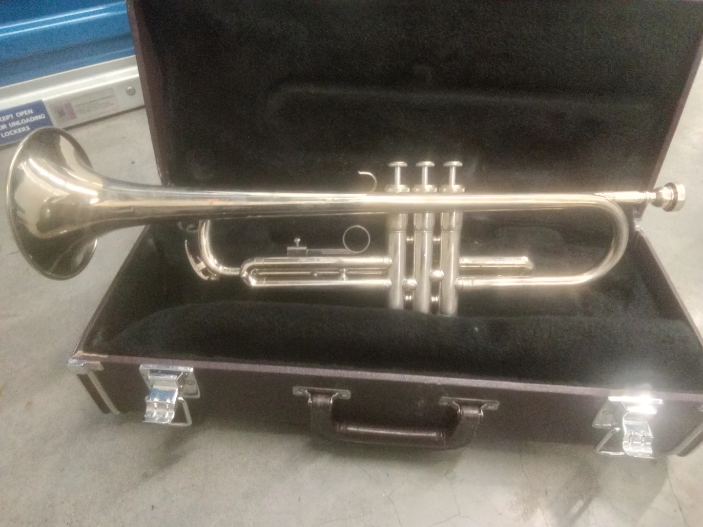 Silver Trumpet with Case YAMAHA YTR1320E 301596 - photo 4