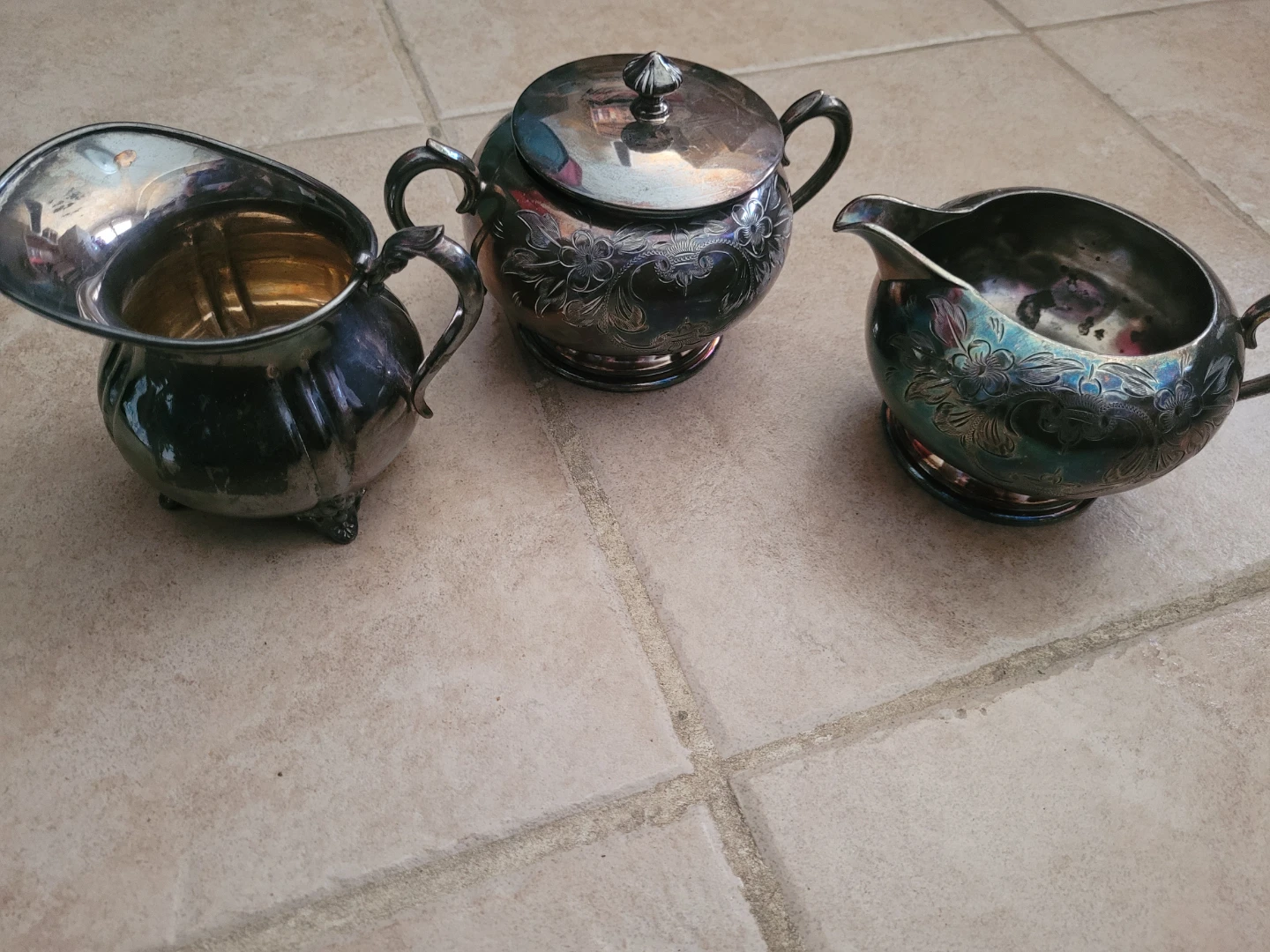 Silver-plated Sugar Bowl and Creamer Set with Floral Engraving - photo 2