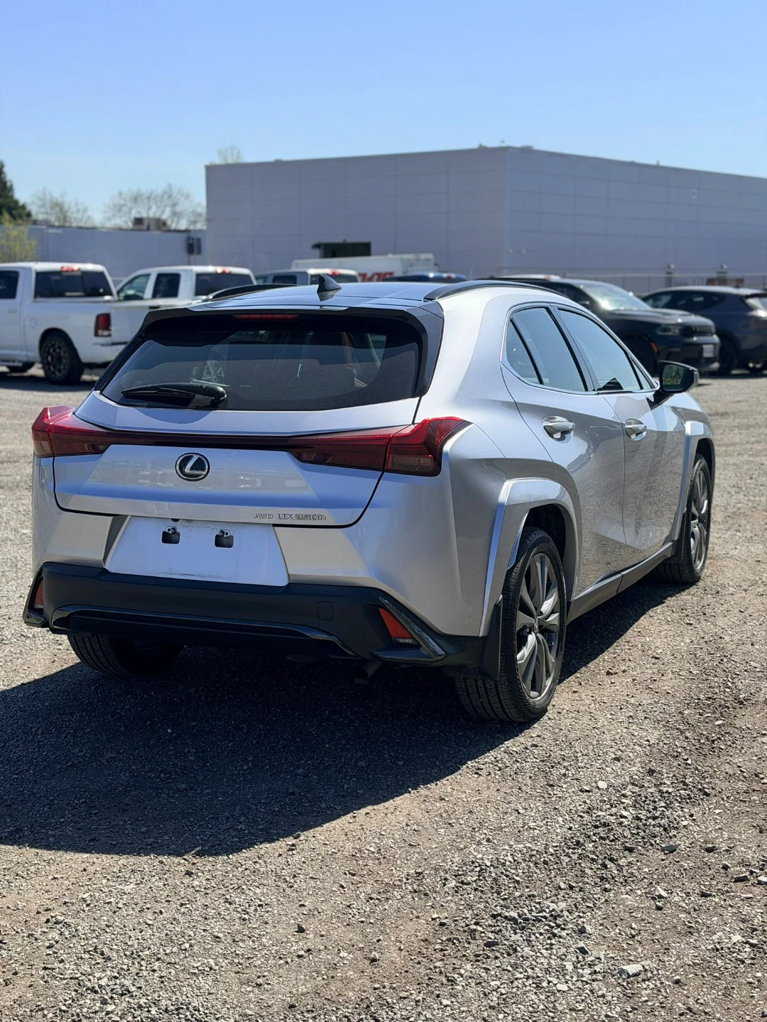 2023 Lexus UX 250h - photo 3