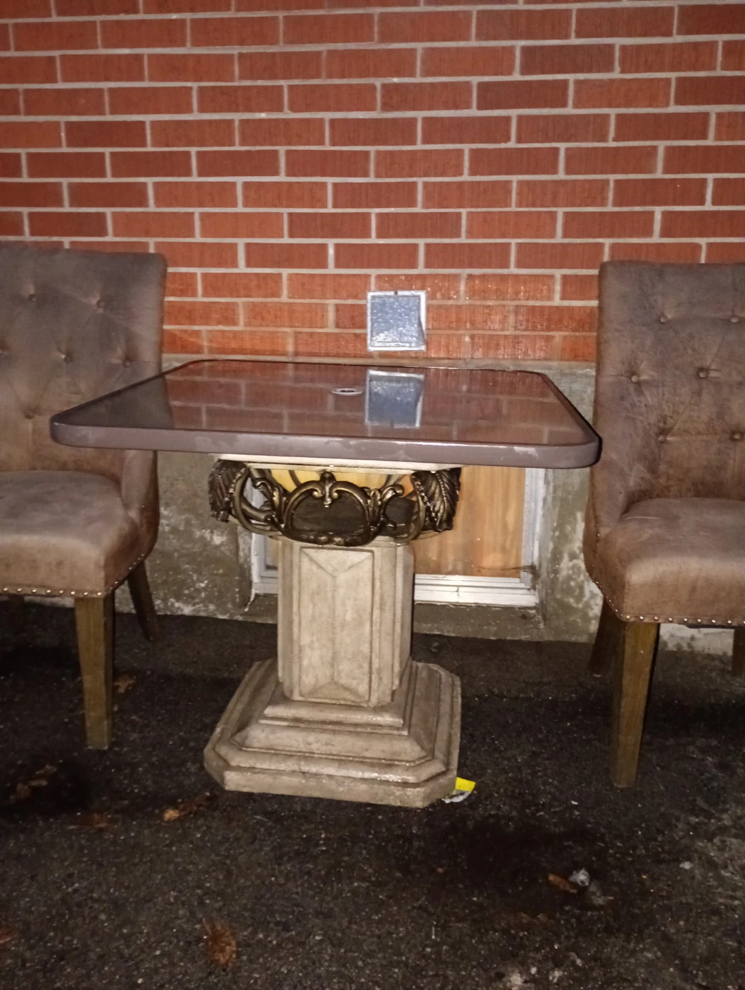Pedestal Table with 2 Tufted Chairs - photo 2