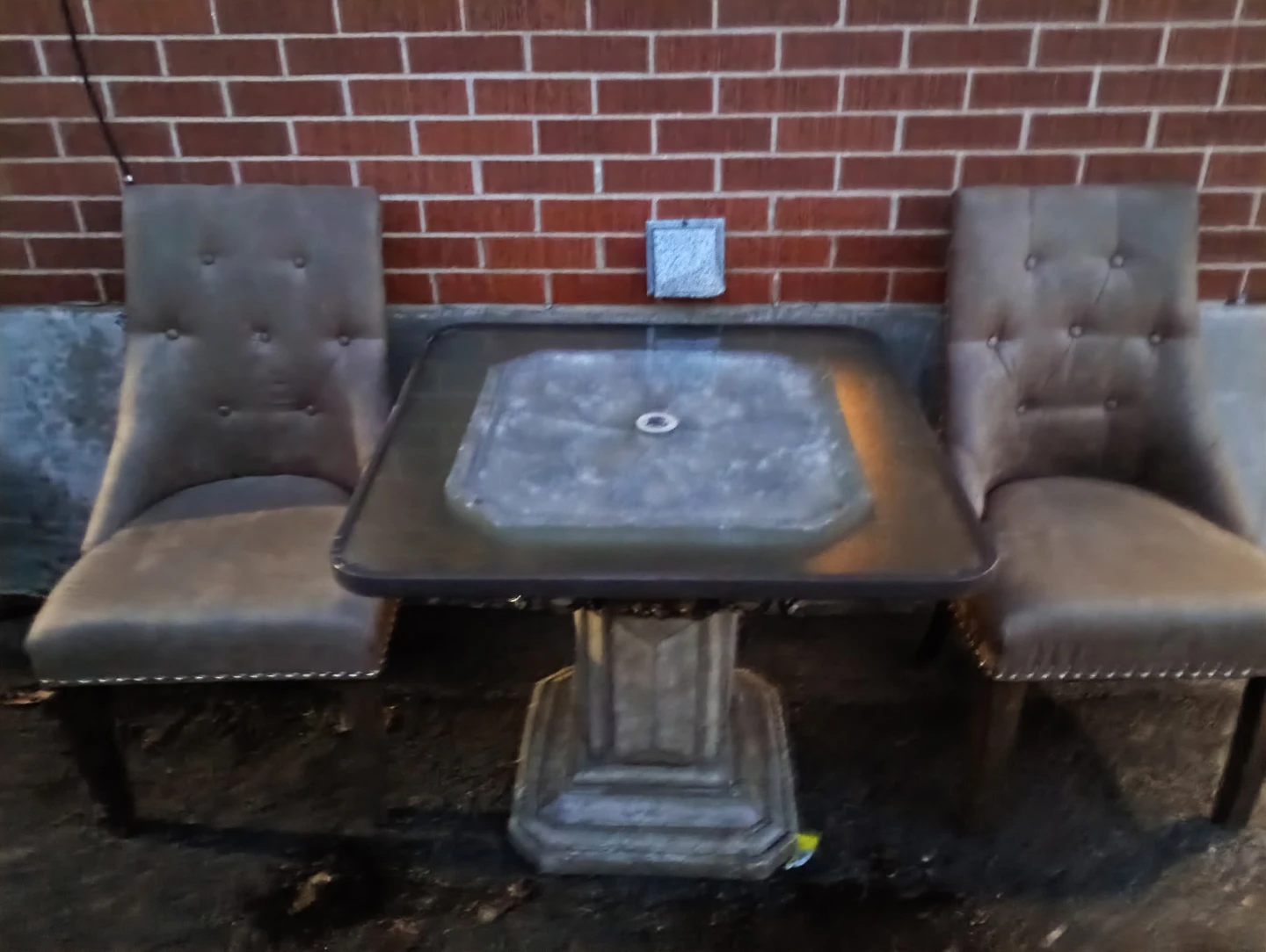 Pedestal Table with 2 Tufted Chairs - photo 3