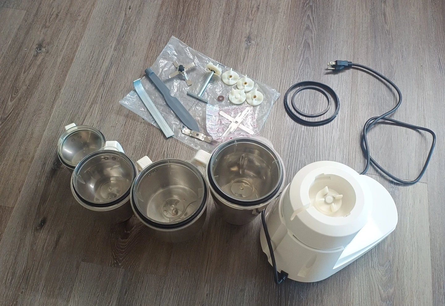 Preethi Mixer Grinder 3 Jars - photo 3