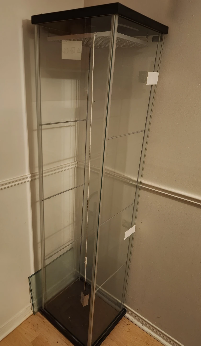 2 Ikea DETOLF glass cabinets with grow lights