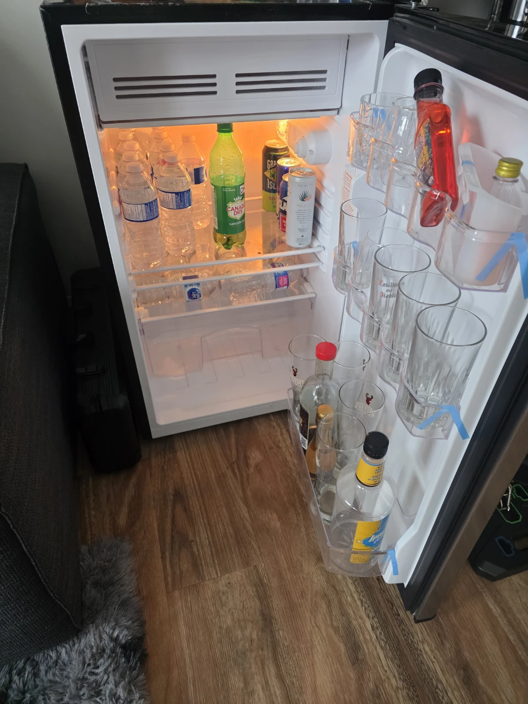 Vissani Mini Fridge - photo 2
