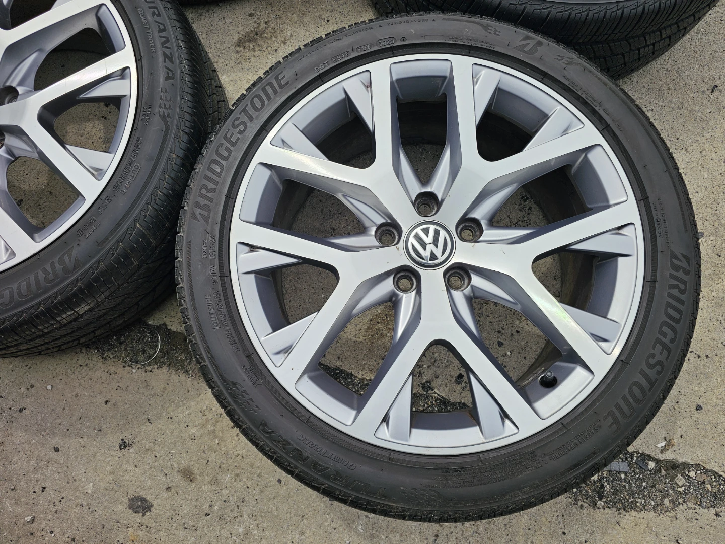 VOLKSWAGEN GOLF (ALLTRACK) O.E.M RIMS AND ALL SEASON TIRES - photo 5
