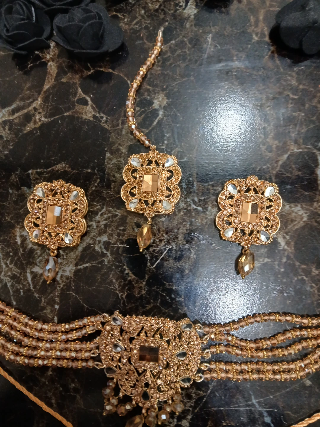 Gold-toned Choker Necklace Set with Earrings and Tikka - photo 3